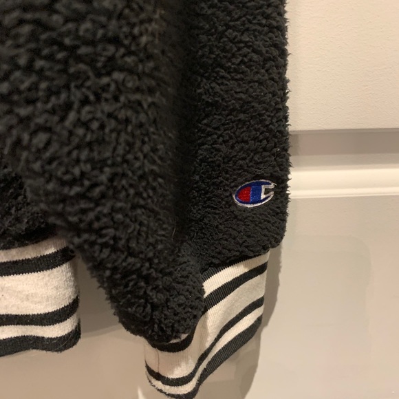 Champion fuzzy jacket - Picture 4 of 5